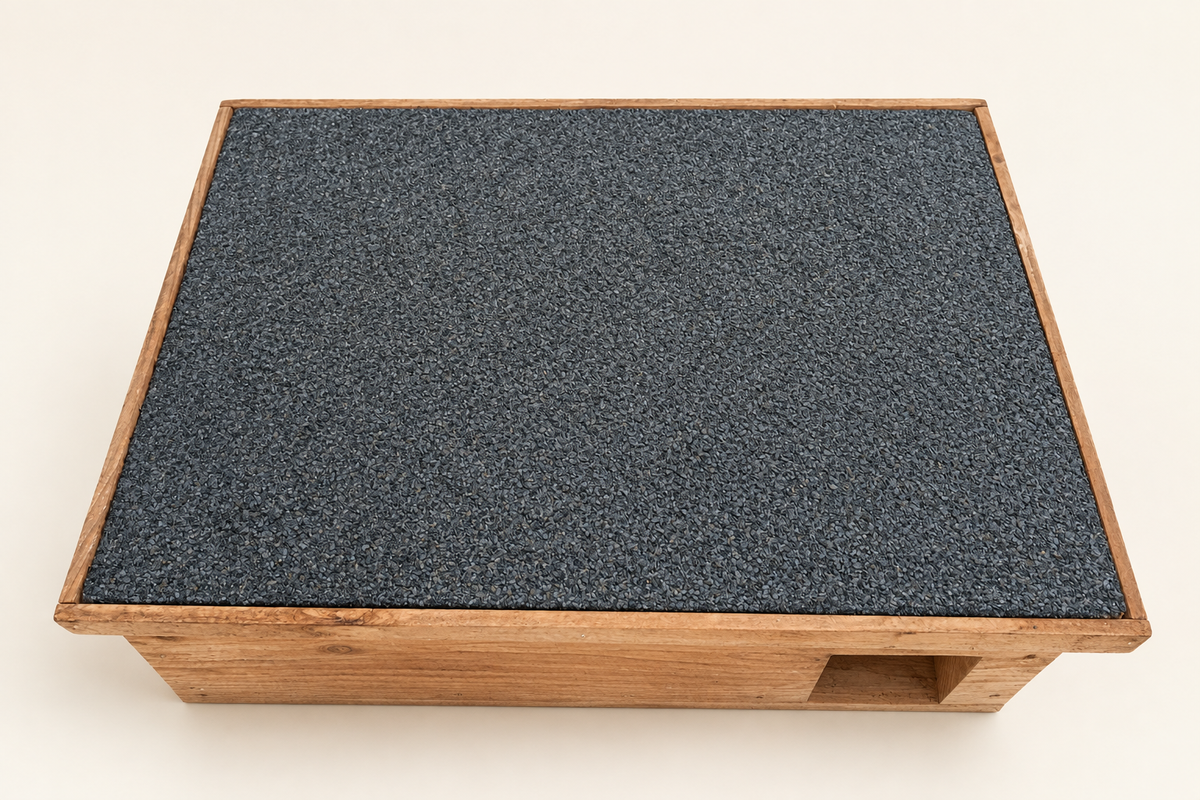Felt roof of wooden hedgehog house
